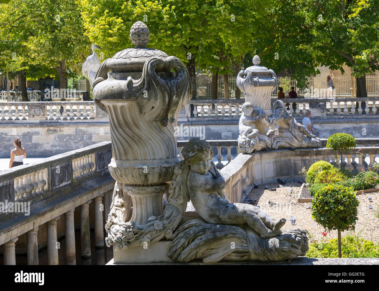 Statua nel Jardin de la Fontaine a Nimes, Francia Foto Stock