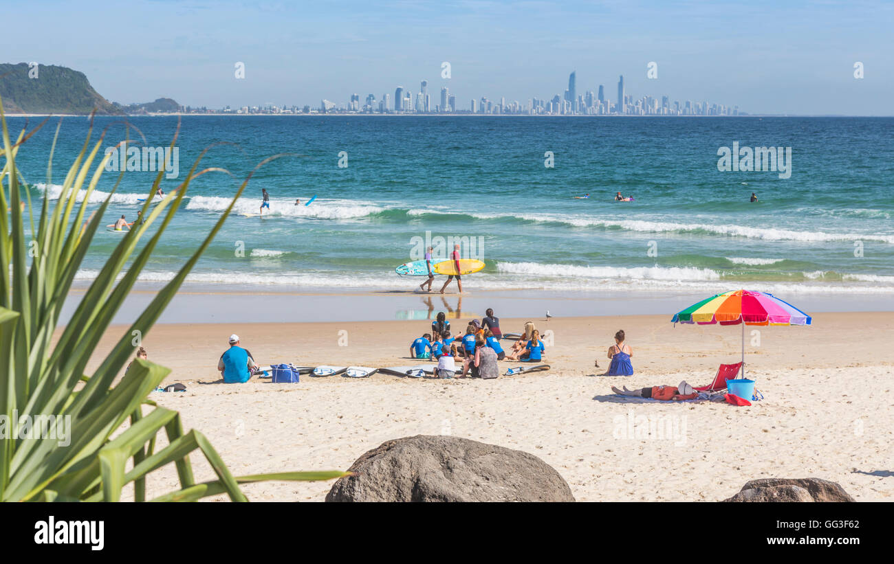 Currumbin, Gold Coast, Queensland, Australia. Currumbin beach. Surfers Paradise in background. Foto Stock