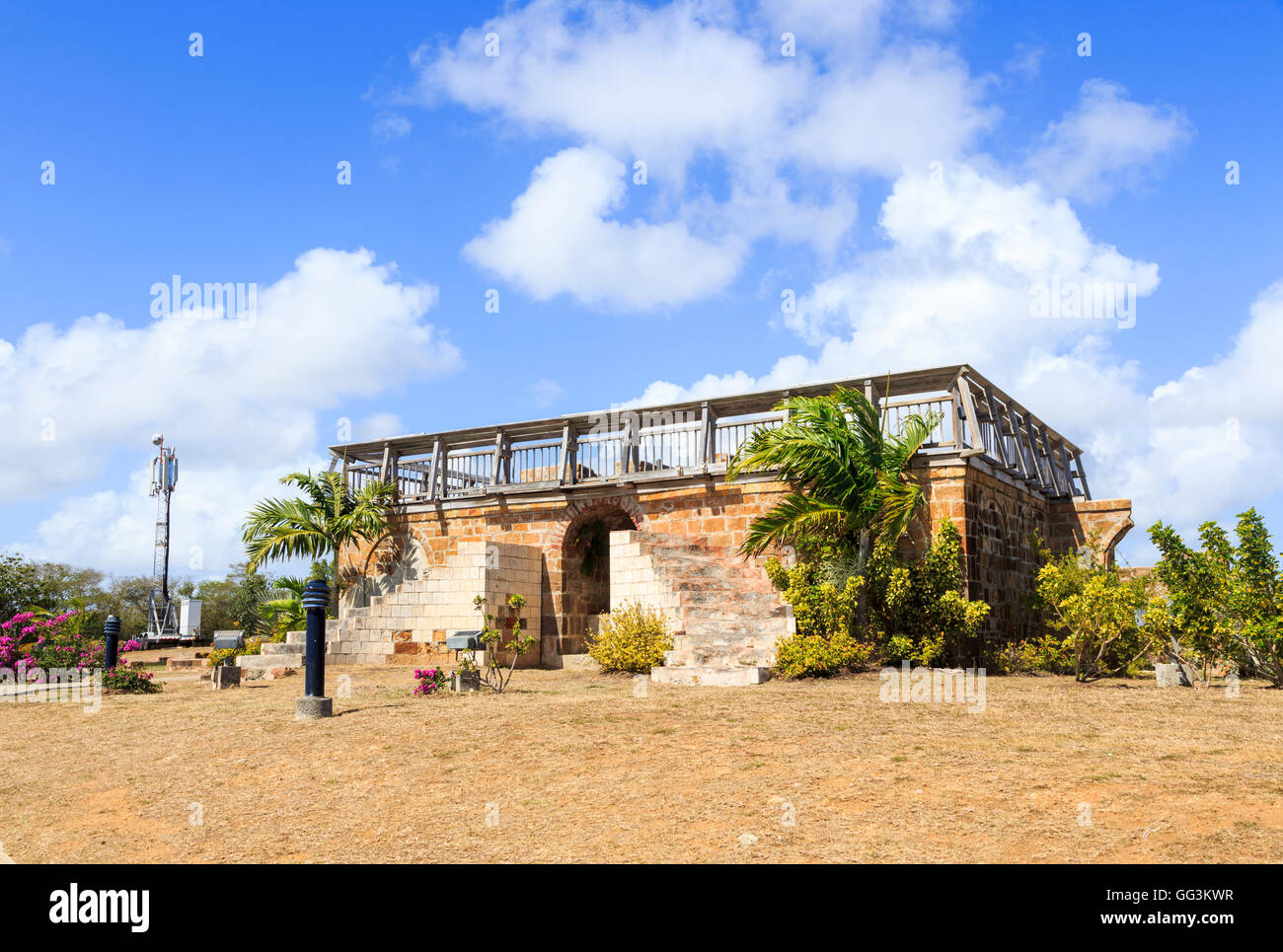 Edificio di vedetta su Shirley Heights, southern Antigua Antigua e Barbuda affacciato sul porto di inglese Foto Stock