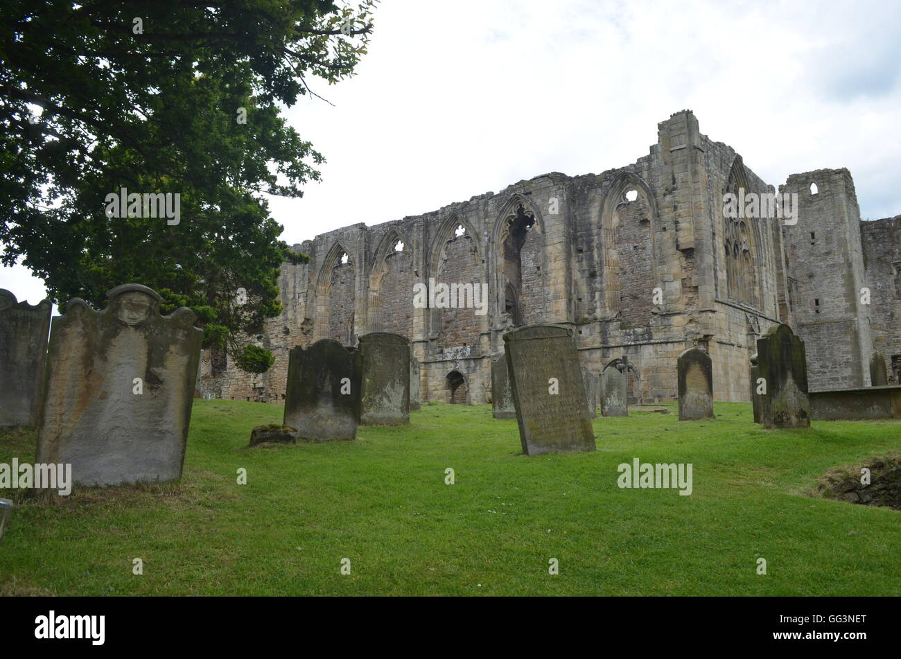 Easby Abbey, una rovina abbazia dei premonstrati sulle rive del fiume Swale nella periferia di Richmond, North Yorkshire Foto Stock