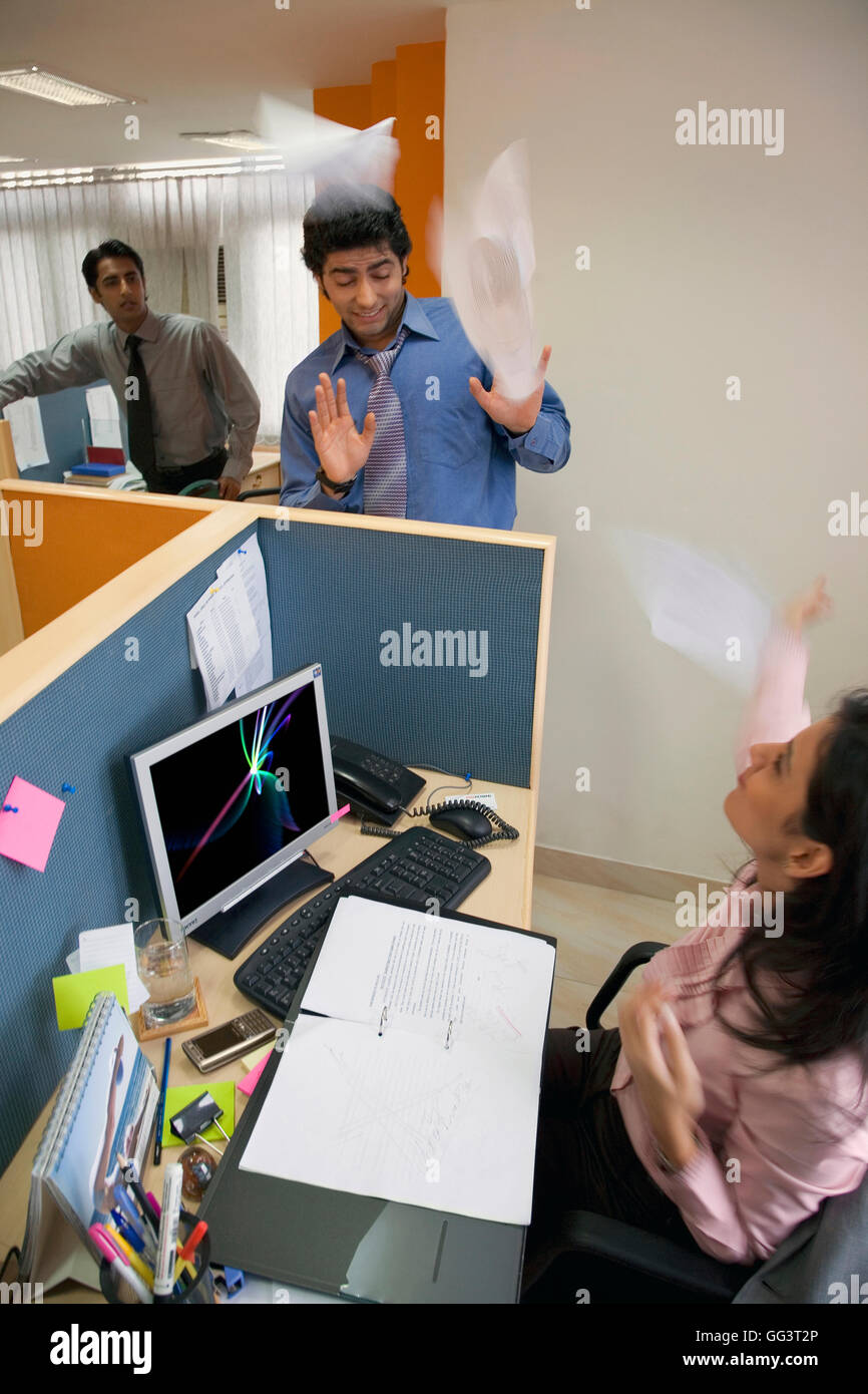 Carte battenti in ufficio Foto Stock