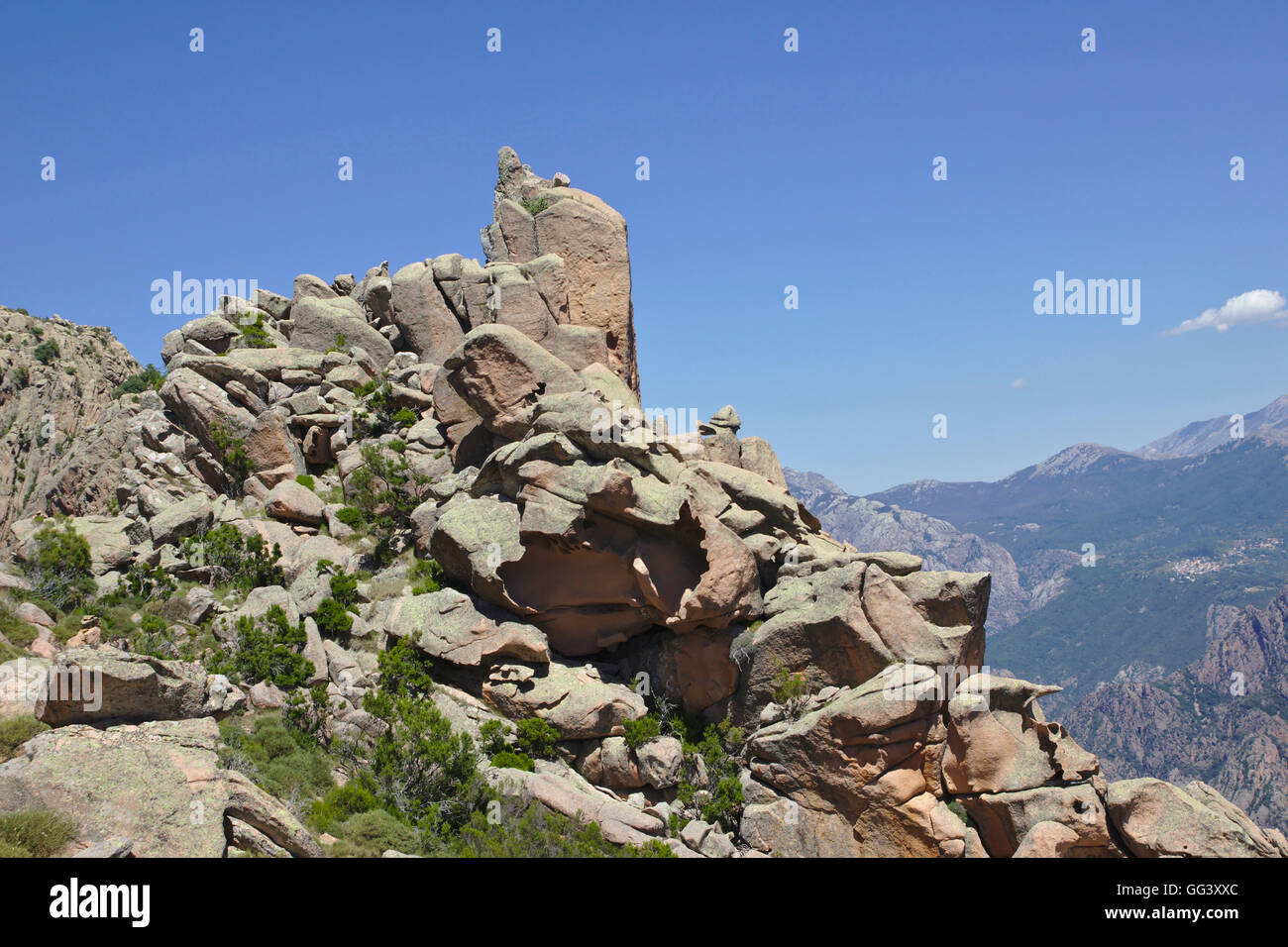 Tafoni (erosione in granito) su Capu d'Orto vicino a Porto, Corsica, Francia Foto Stock