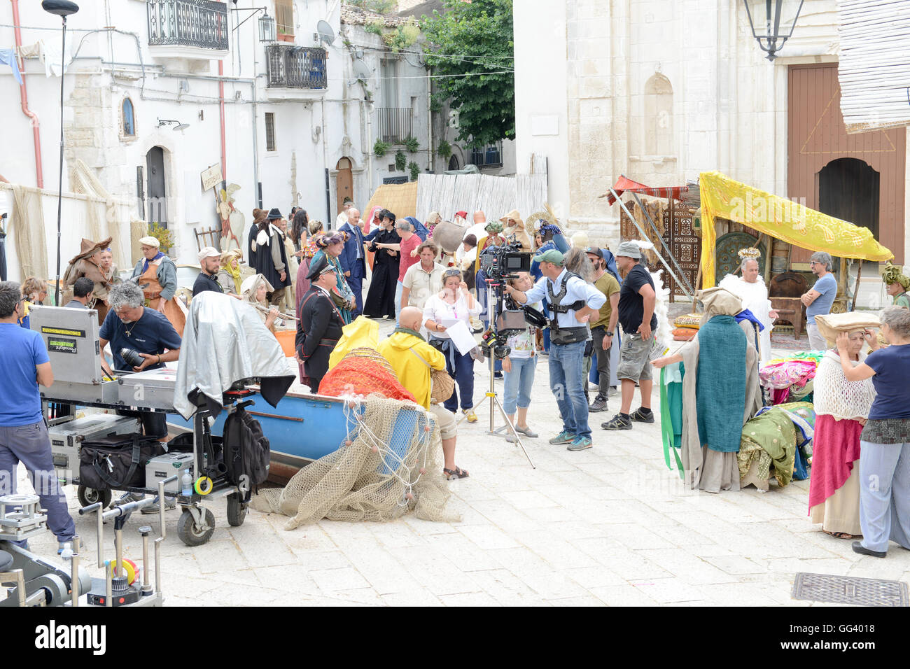 Monte Sant'Angelo, Italia - 28 Giugno 2016: la gente nel set di un film a Monte Sant'Angelo in Puglia, Italia. Foto Stock