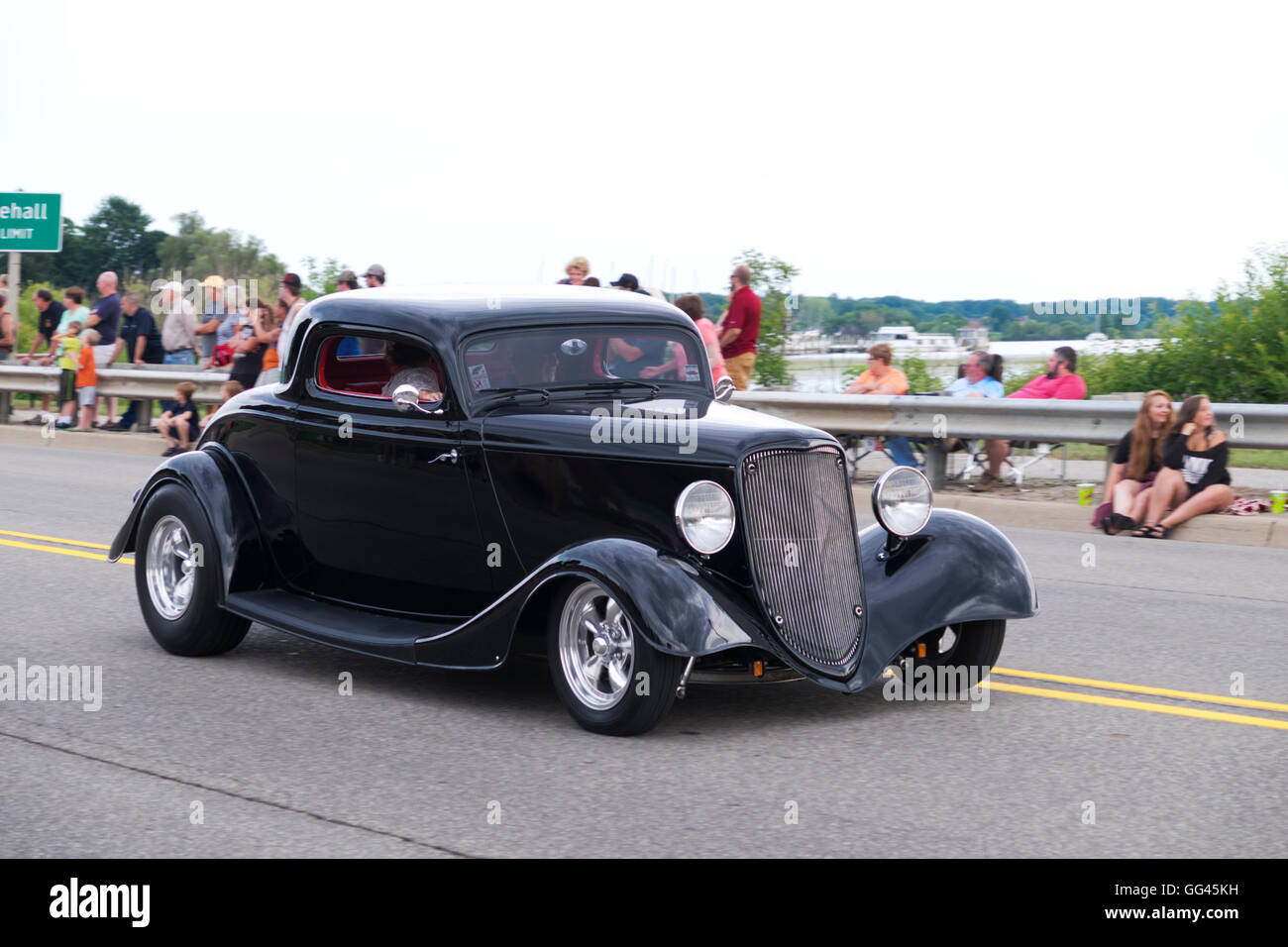 Negli anni trenta era 2 porte colpo di stato partecipa all'annuale 2016 Cruz In parata per antichi e veicoli vintage in Montague, Michigan. Foto Stock