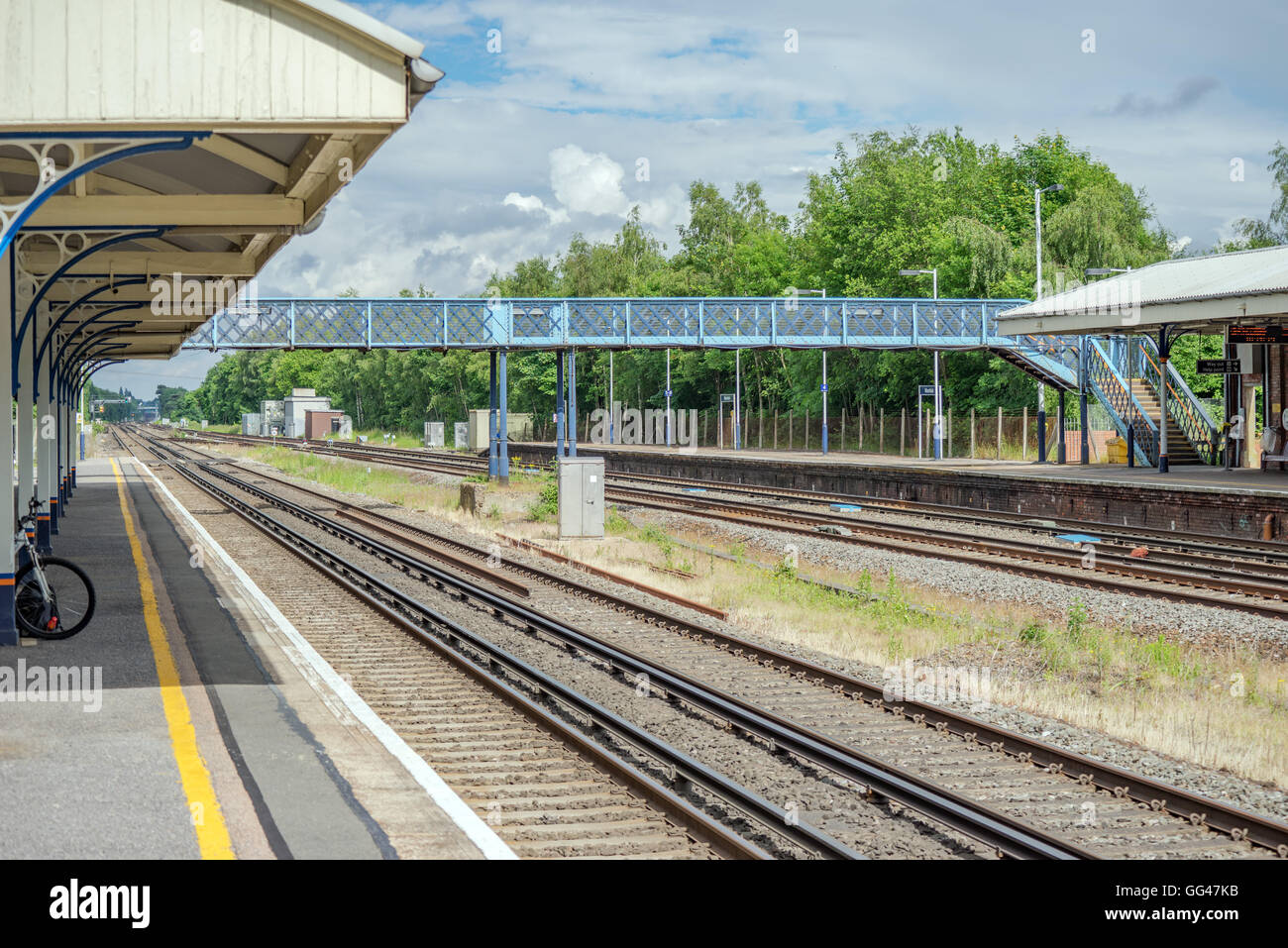 Stazione Winchfield sulla South Western mainline con la piattaforma per i treni in direzione Milano Foto Stock