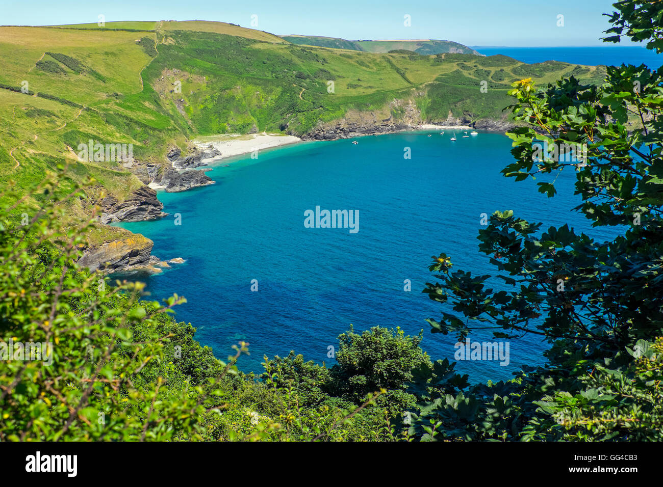 Lantic baia a sud Cornish Coast, vicino al villaggio di Polruan, si trova sulla costa sud-ovest il percorso Foto Stock