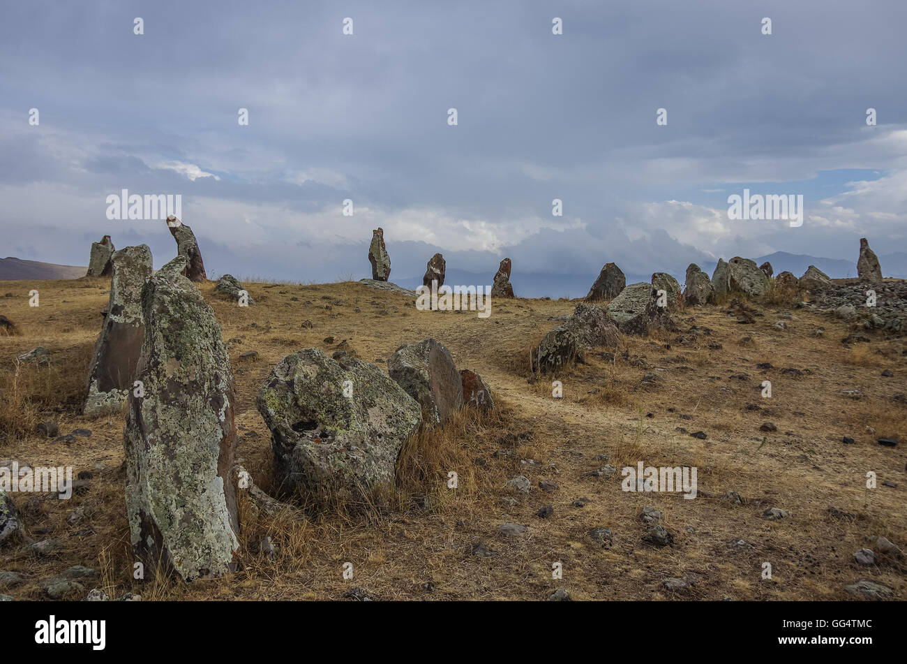 Grandi menhir megalitici di Zorats Karer (Carahunge) - preistoria monumento megalitico in Armenia Foto Stock