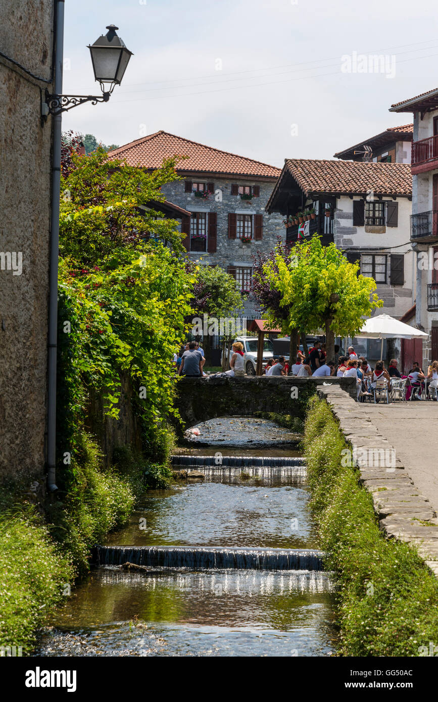 Lesaka village, Navarra, Spagna settentrionale Foto Stock