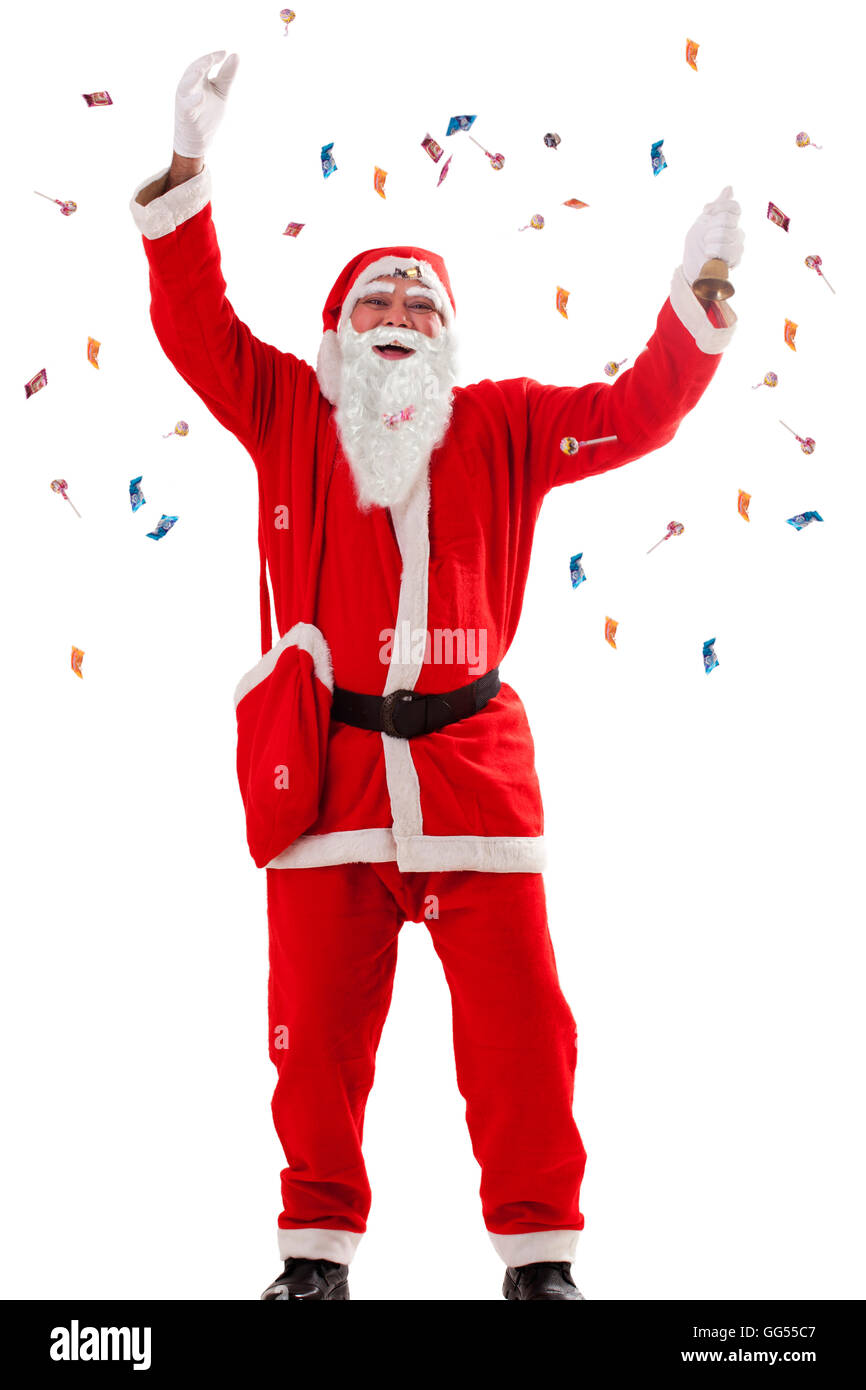 Santa Claus gettando caramelle in aria su sfondo bianco Foto Stock