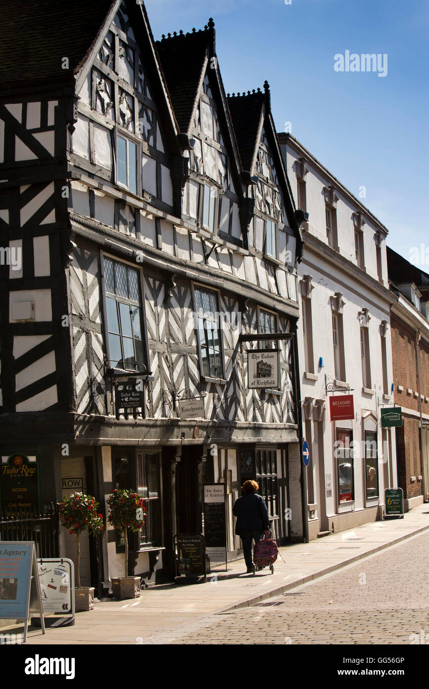 Regno Unito, Inghilterra, Staffordshire, Lichfield, alesaggio Street, il Tudor, legno incorniciata 1510 Edificio storico Foto Stock