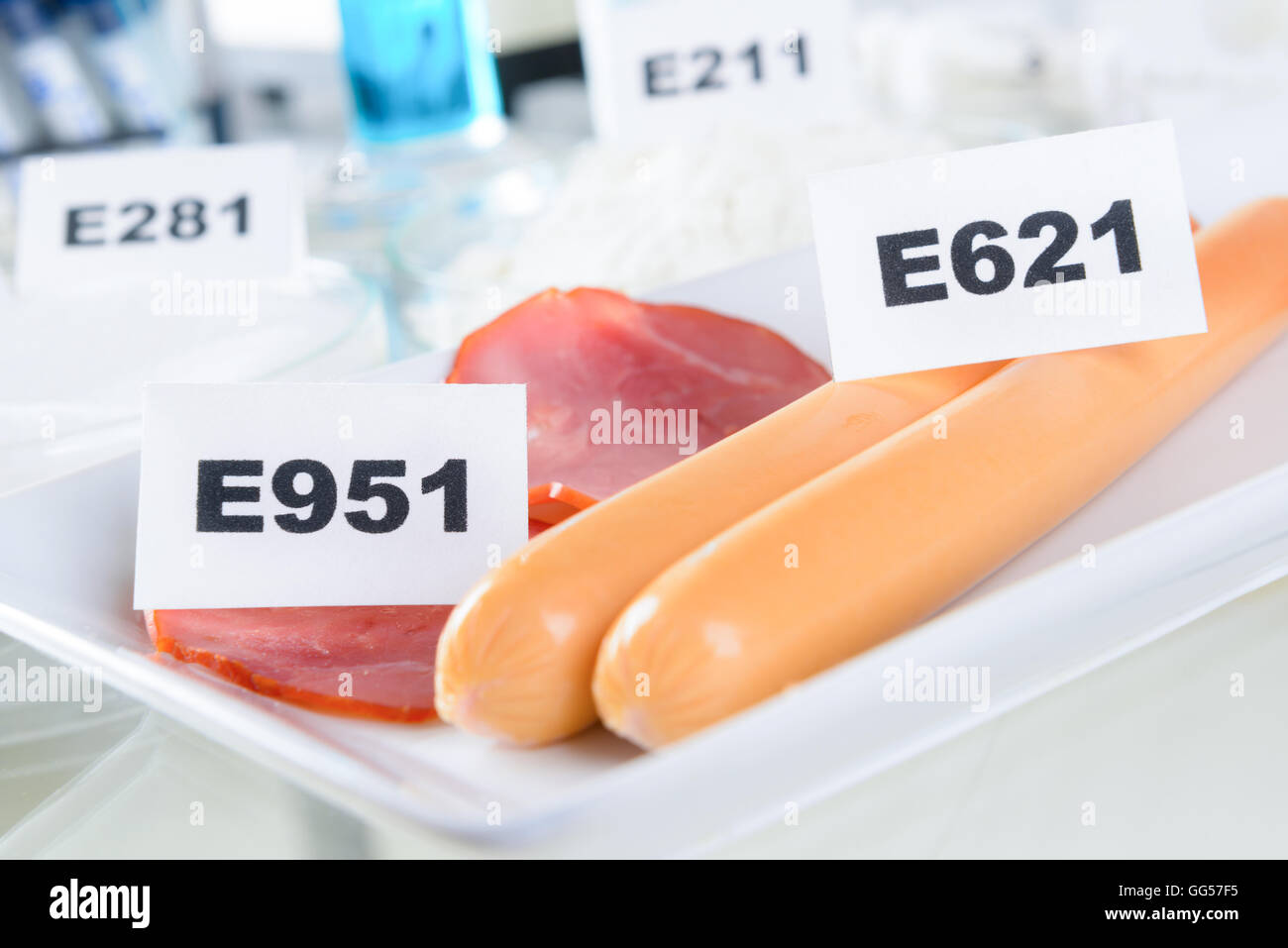 E951 Aspartame ASM. E621 glutammato monosodico MSG, additivi per alimenti. Foto Stock