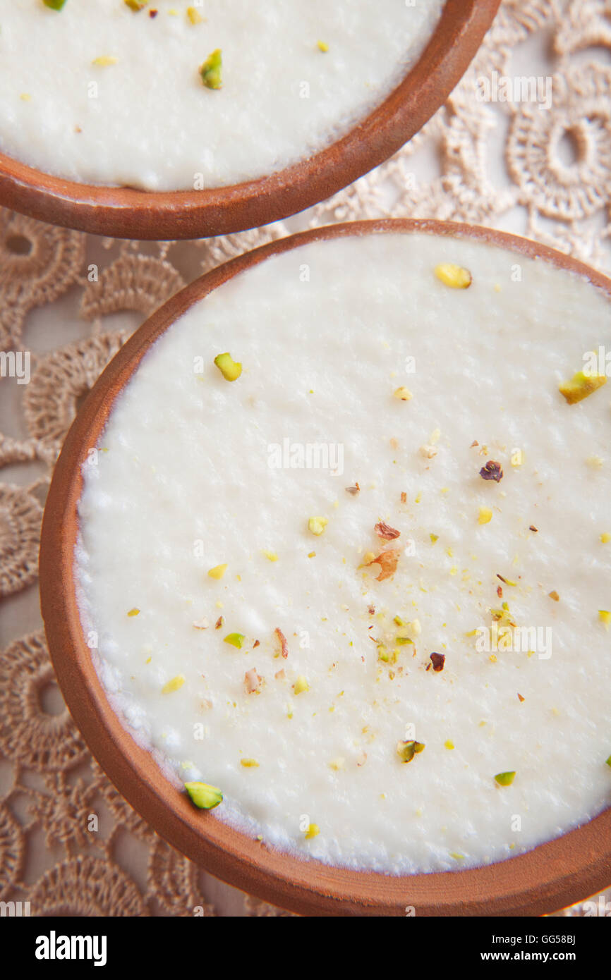 Direttamente sopra il colpo di phirni bocce su tavola Foto Stock