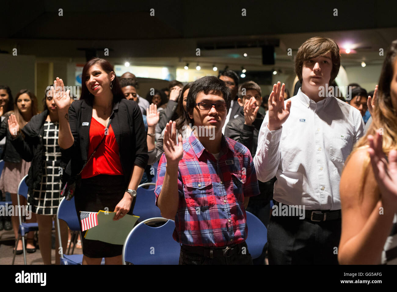 Nuovo i cittadini degli Stati Uniti sono giurato in durante la cerimonia di naturalizzazione in San Antonio, Texas Foto Stock