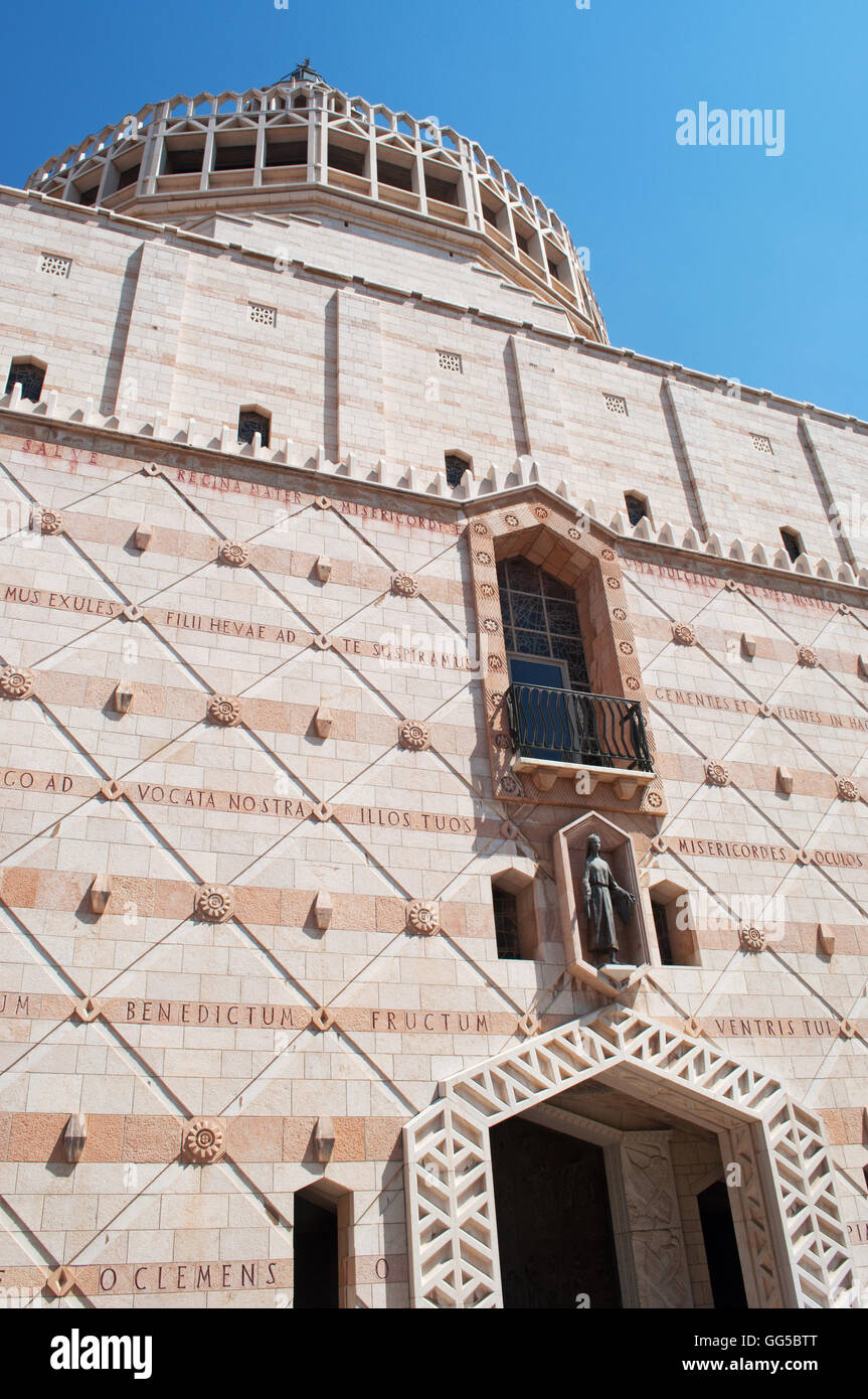 Nazareth: dettagli della Basilica dell'Annunciazione, la chiesa in piedi sopra il creduto luogo dove angelo Gabriele ha annunciato Gesù la nascita di Maria Foto Stock