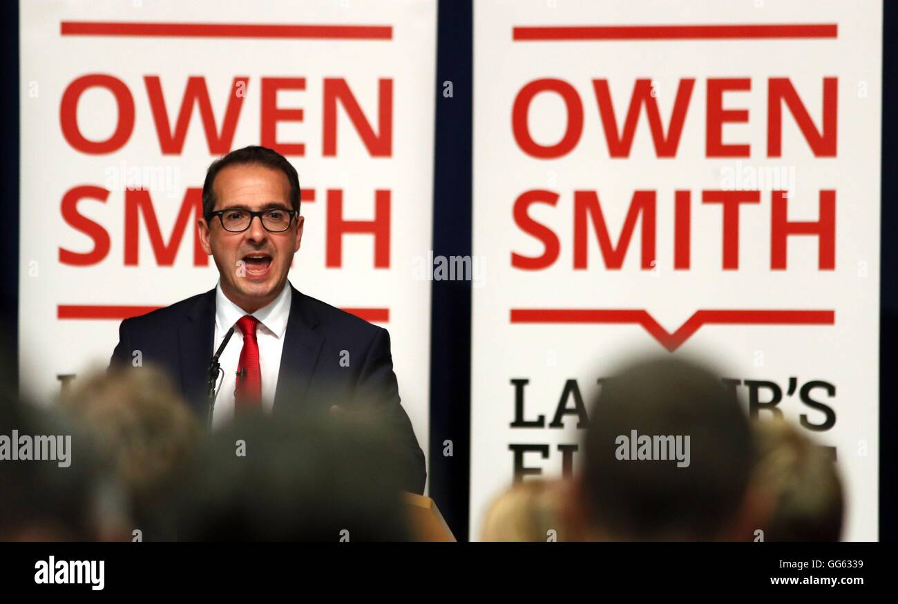 Leadership laburista contender Owen Smith offre un discorso alla Open University di Milton Keynes, dove egli ha promesso di retromarcia tagli conservatore impostato per lasciare milioni di bassi salari migliaia di sterline l'anno peggiore. Foto Stock