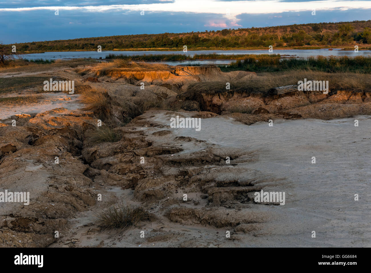 Gli ultimi raggi di sole sul grande fiume Ruaha Sumbazi Tanzania Foto Stock