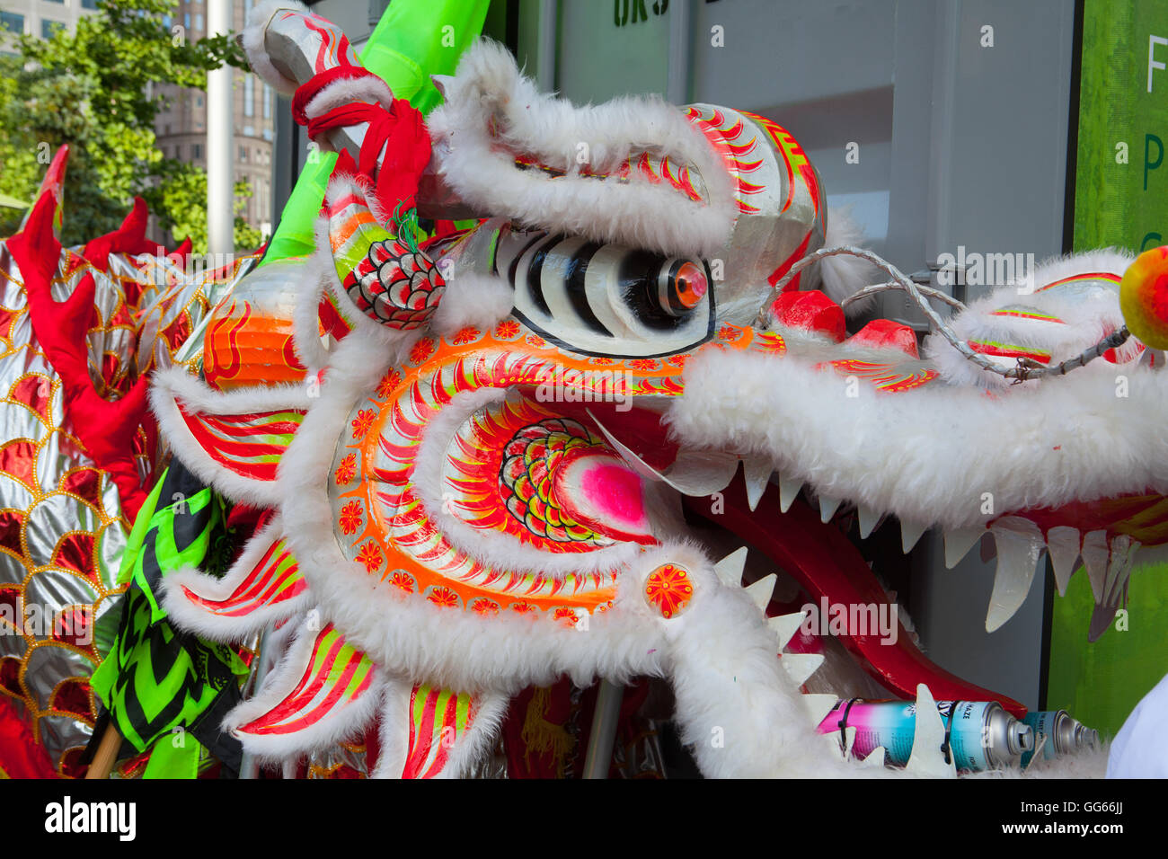 BOSTON, Stati Uniti d'America - 2 Luglio 2, 2016: Dragon Dance - esecutori con il costume di dragon.China Town a Boston è l'unica superstite histori Foto Stock