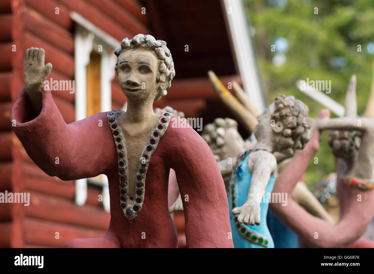 Le sculture di Autodidatta artista Veijo Ronkkonen (1944-2010) Finlandia - 11 Maggio 2016: Patsaspuisto (foresta mistica) Foto Stock
