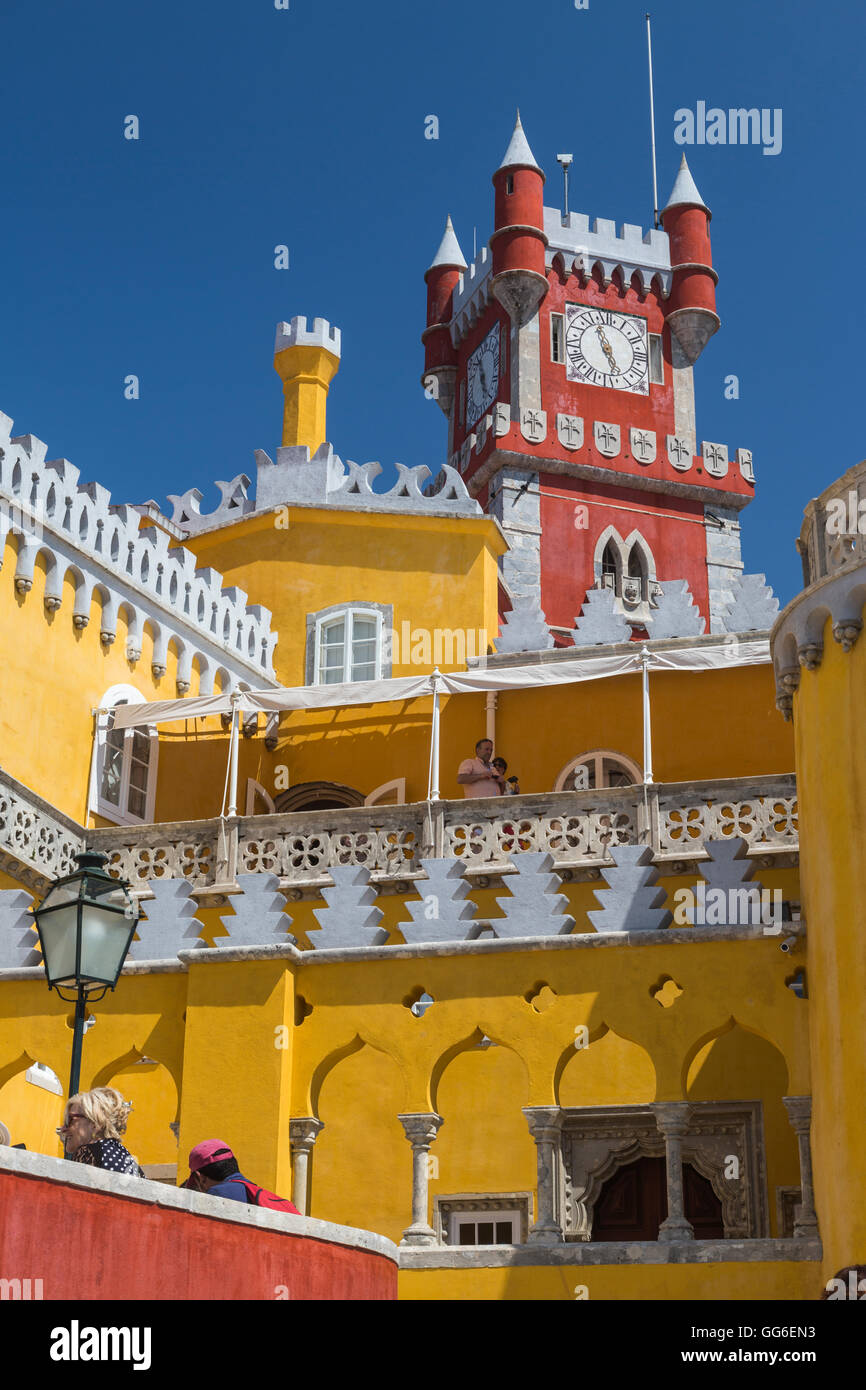 I colori e la decorazione del castello romanticist Palacio da Pena, UNESCO, Sao Pedro de Penaferrim, Sintra, Lisbona, Portogallo Foto Stock