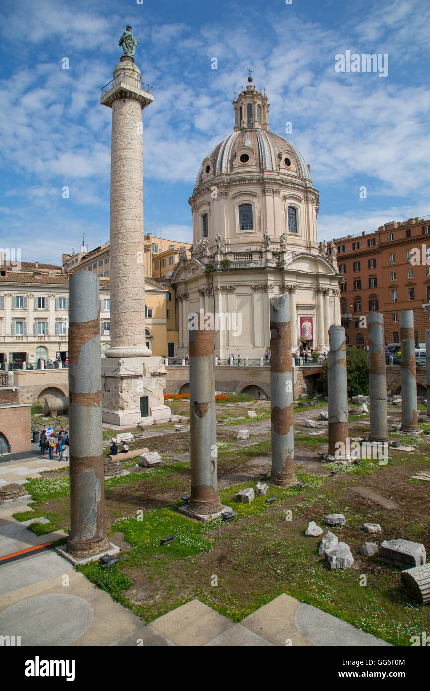 Colonna di Traiano e Forum, la cupola di Santa Maria di Loreto, Sito Patrimonio Mondiale dell'UNESCO, Roma, Lazio, l'Italia, Europa Foto Stock