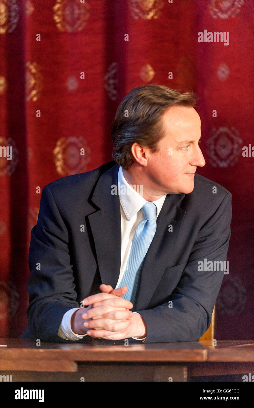 Il leader dell'opposizione, il Partito Conservatore leader David Cameron MP a visitare la Birreria Harveys di Lewes. Foto Stock