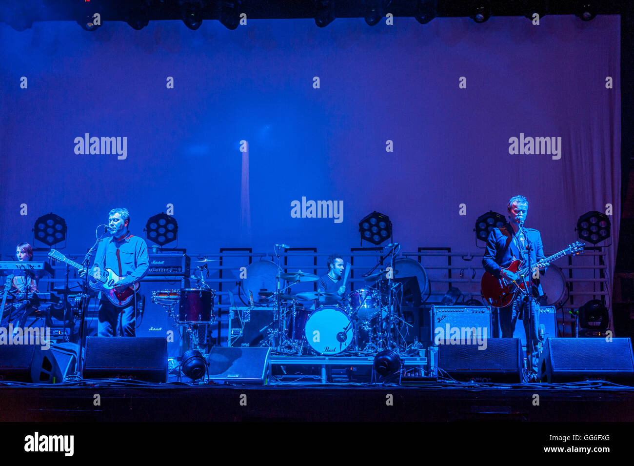 Il gruppo colombe presso il Dome in Brighton Foto Stock