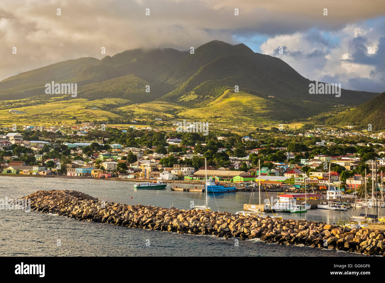 Le barche nel porto Basseterre St Kitts West Indies Foto Stock