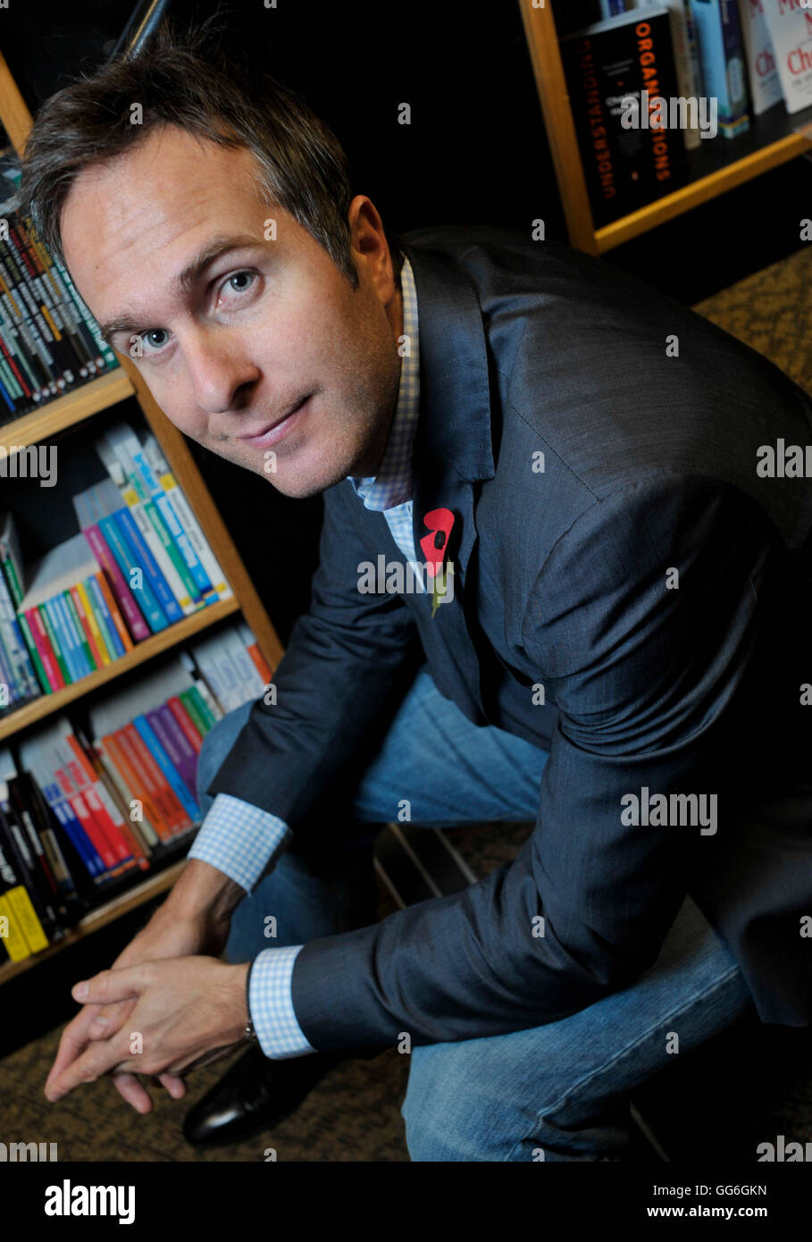 Ex capitano dell'Inghilterra, Cricketer Michael Vaughan e nuovo libro illustrato a booksigning a Waterstone's London Wall. Michael Vaughan racconta la piena, la storia avvincente di una notevole carriera - dai suoi primi giorni a Yorkshire, al suo emergere come un mondo di classe battitore; dalla partnership di successo con Duncan Fletcher che culminò nel sollevamento dell'urna al ovale in 2005, al ricorrente lesioni che infine costretto il suo pensionamento. Con l'intuizione che lo ha aiutato a portare il meglio di personalità differenti come Freddie Flintoff, Kevin Pietersen un Foto Stock