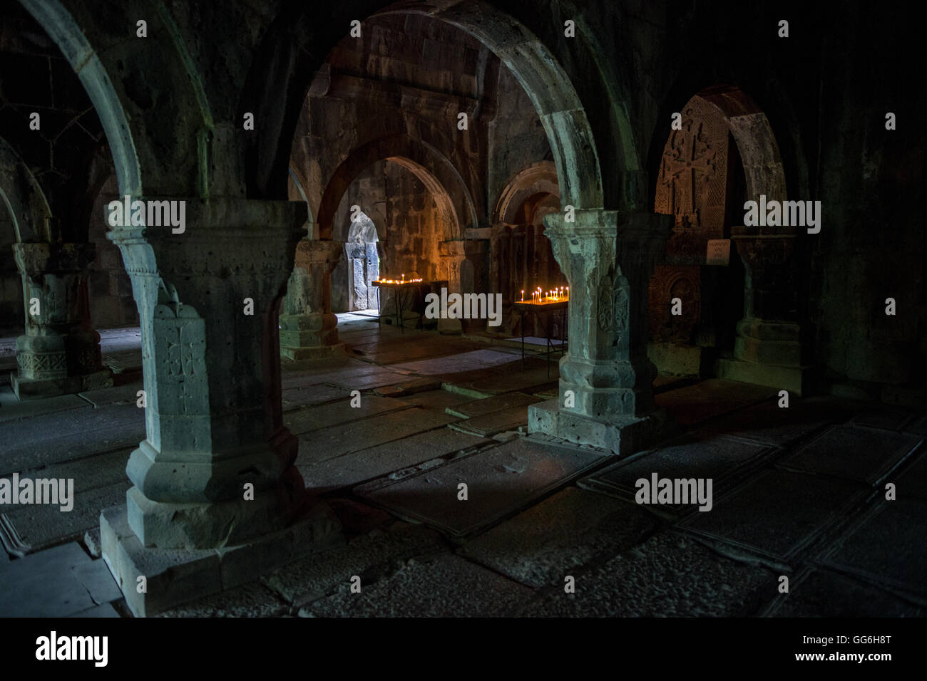 Interno del gavit (nartece) di San Astvatsatsin chiesa al monastero di Sanahin in Armenia Foto Stock