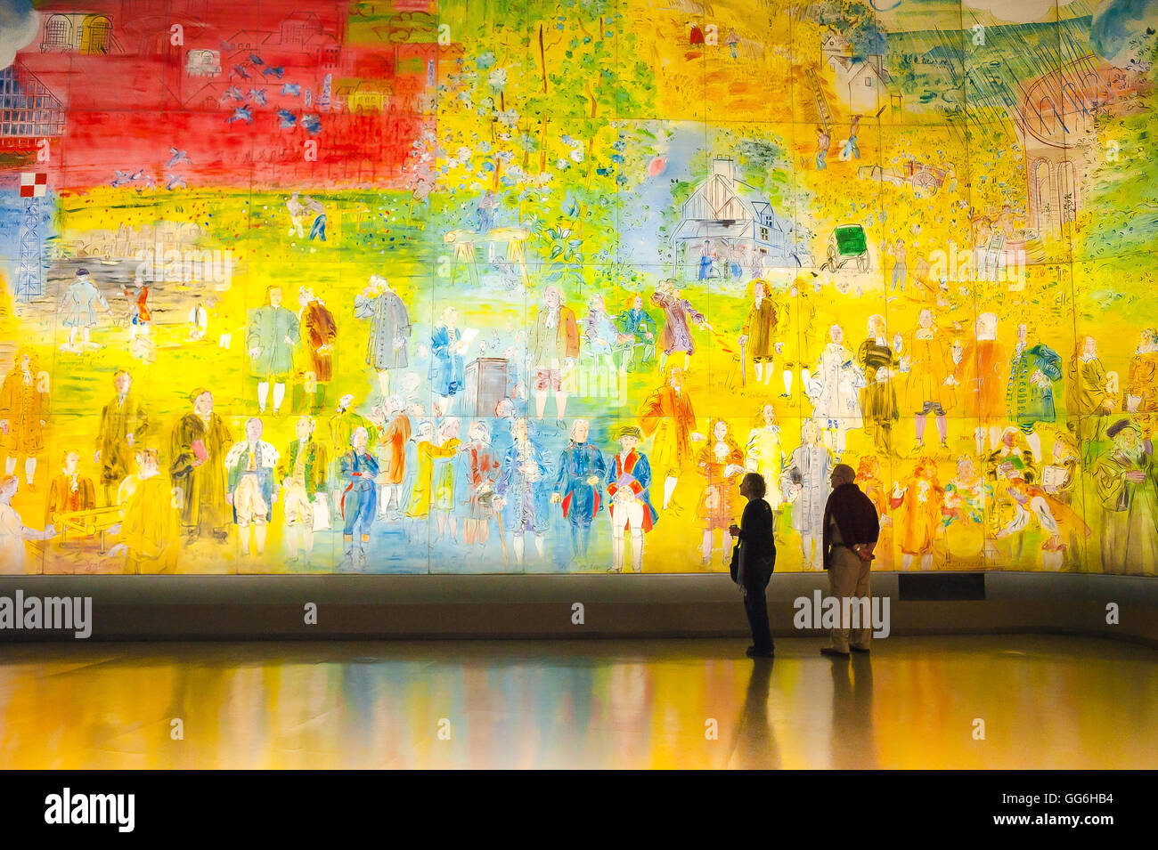 Parigi Art Museum, una coppia senior visualizza un gigante illuminato murale di Raoul Duffy "La Fee Electricite' al Musee d'Art Moderne (MAM), Parigi, Francia Foto Stock