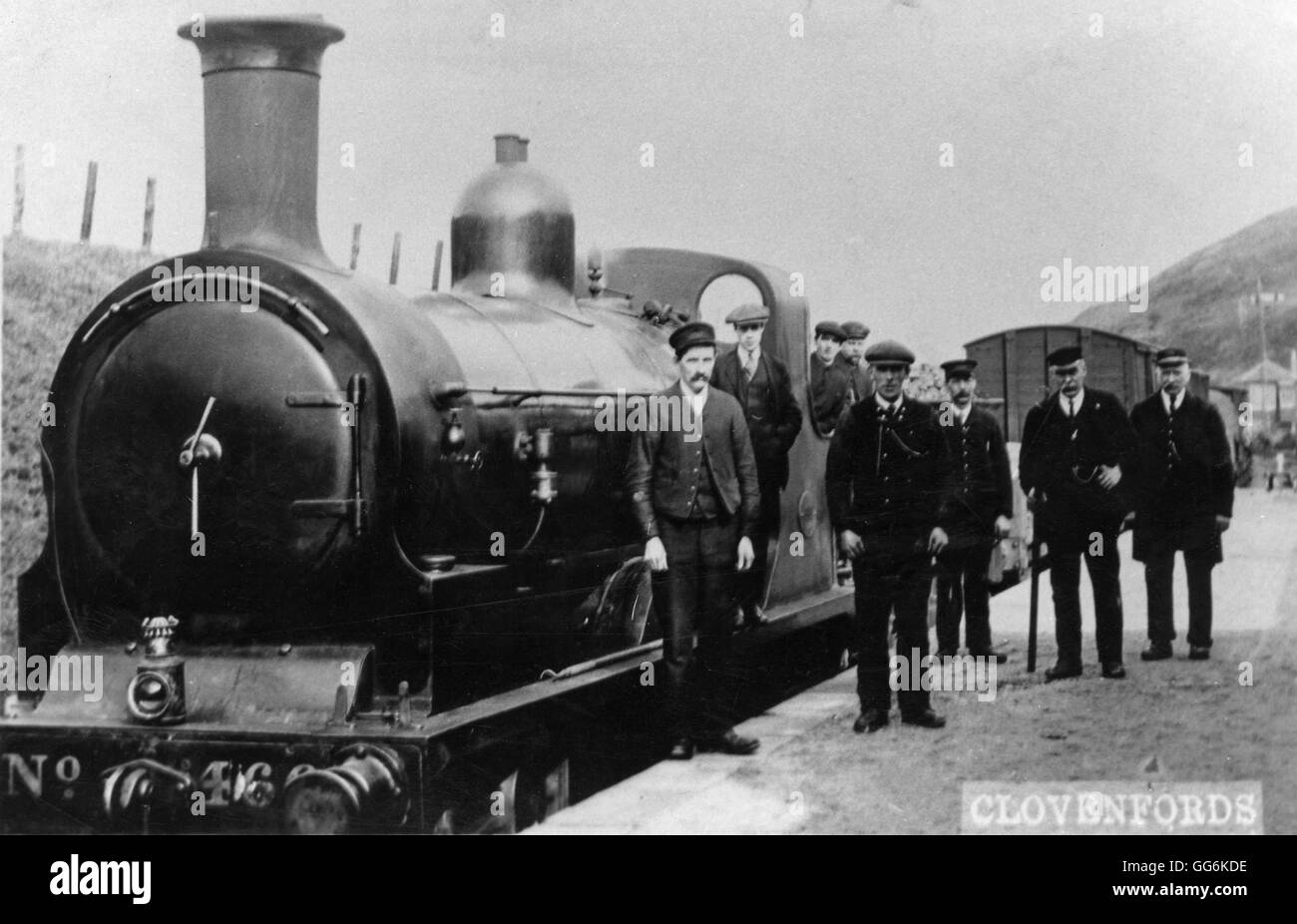 Clovenfords stazione sul NBR con 2-4-0 No.466 (LNER CLASSE E7) su un treno di merci Foto Stock