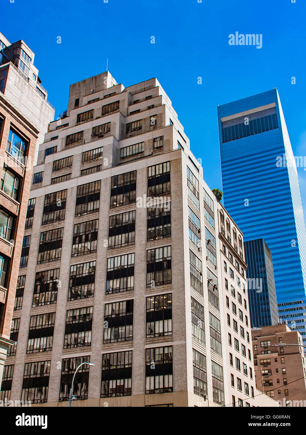 Vista al grattacielo moderno nella città di New York Foto Stock
