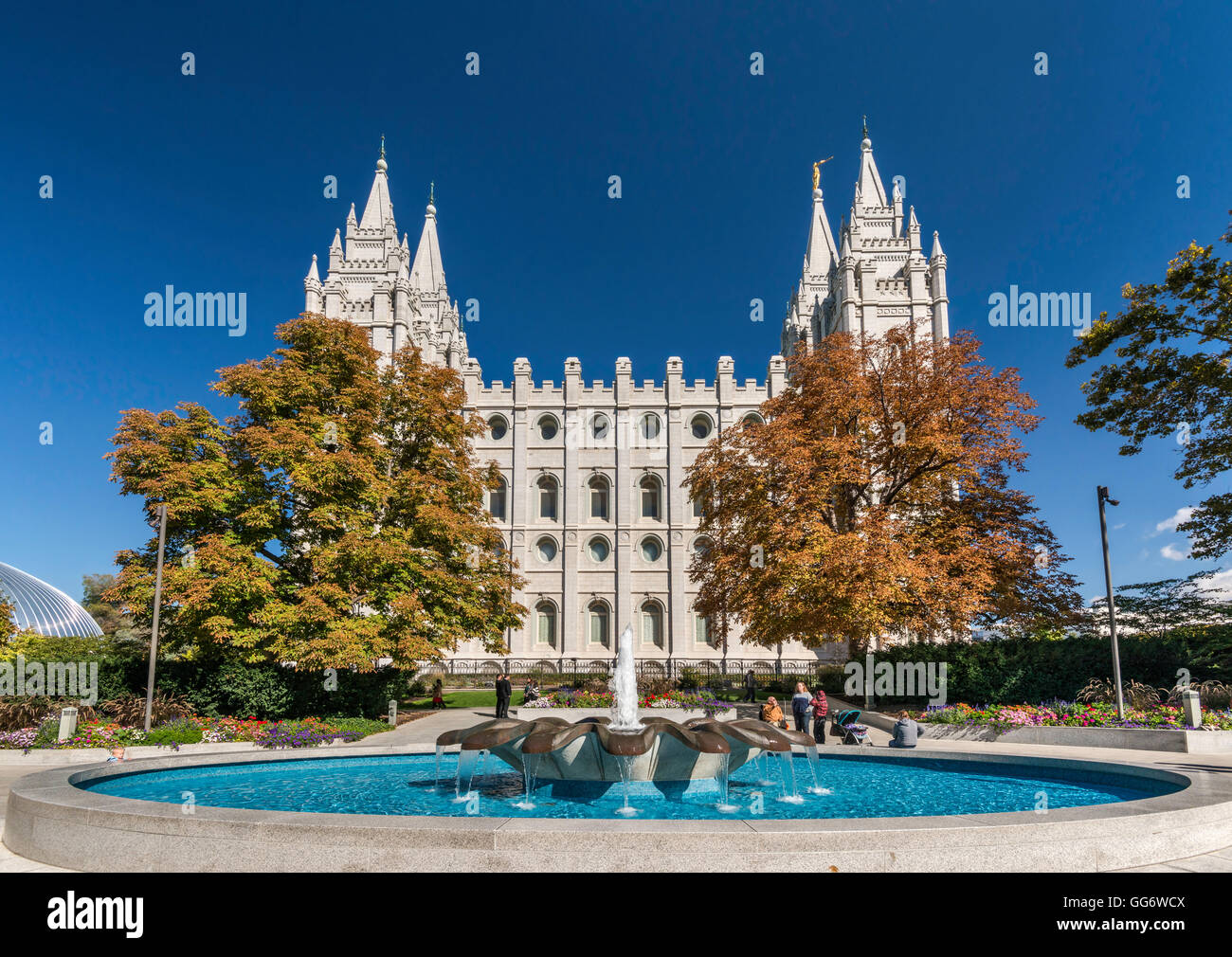 Fontana vicino Salt Lake Temple, Temple Square nel centro cittadino di Salt Lake City, Utah, Stati Uniti d'America Foto Stock