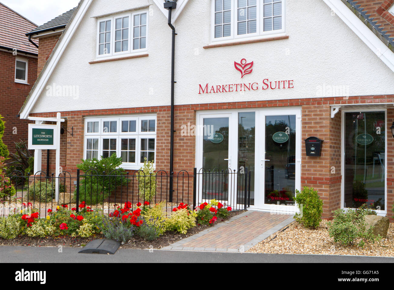 Suite Sales & Marketing per case di nuova costruzione, un nuovo sviluppo di case in costruzione a Chorley, Lancashire, Regno Unito Foto Stock