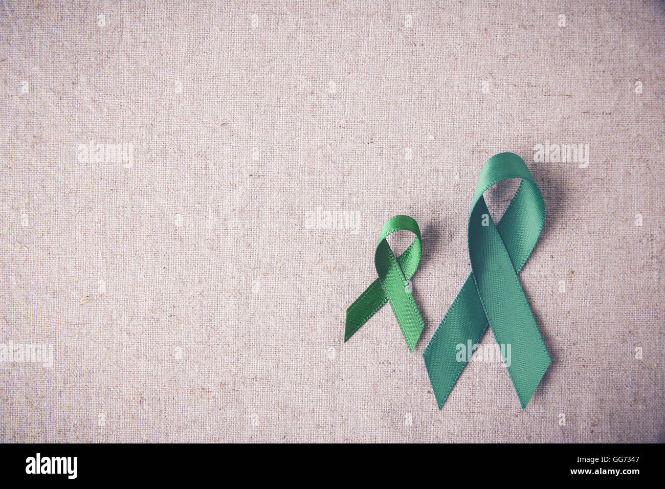 Nastri verde spazio copia sfondo tonificante, cancro consapevolezza, fegato, cancro del rene consapevolezza Foto Stock