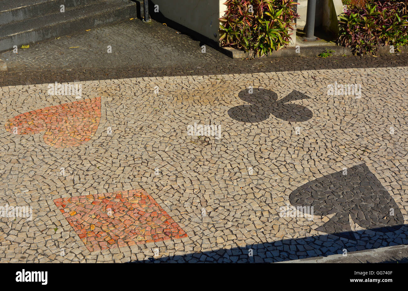 Progettazione di tute di carta in pavimentazioni di fuori del casinò di Funchal, Madeira, Portogallo Foto Stock