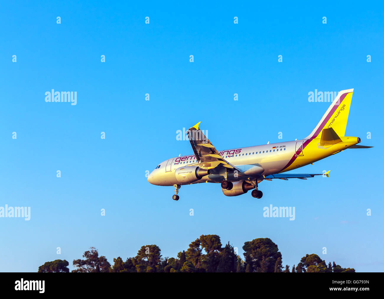 Aeroporto di Corfu, Grecia - luglio 9, 2011: Airbus A319 della società Germanwings presso l'aeroporto di Corfù Foto Stock