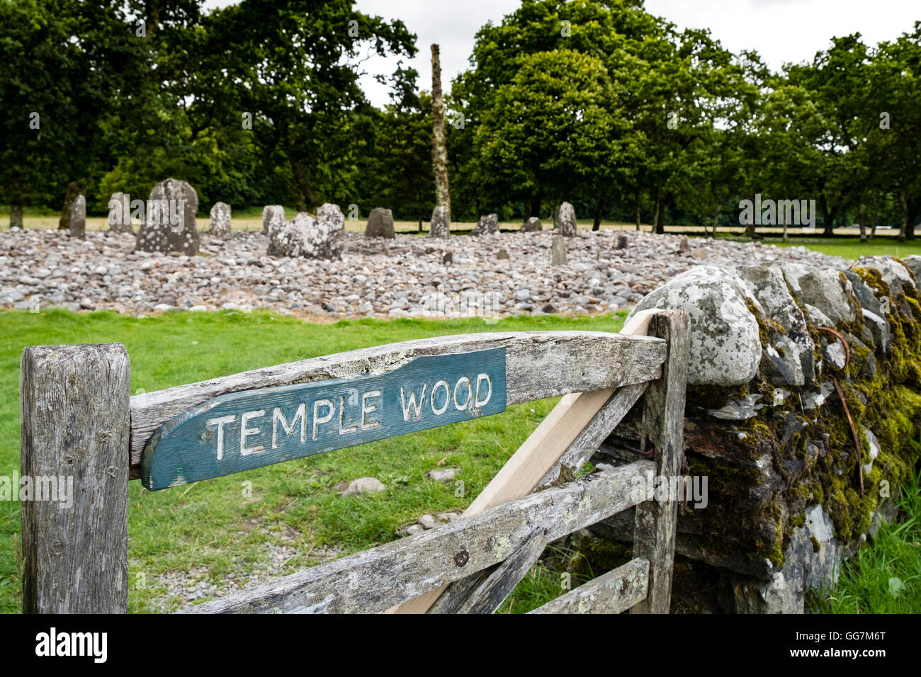 Vista della permanente antico cerchio di pietra al tempio di legno in Kilmartin in Argyll and Bute , Scozia,Regno Unito Foto Stock