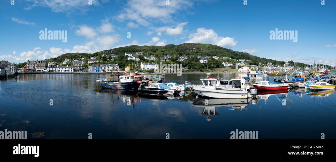 Vista del porto a Tarbert sulla penisola di Kintyre in Argyll and Bute in Scozia, Regno Unito Foto Stock
