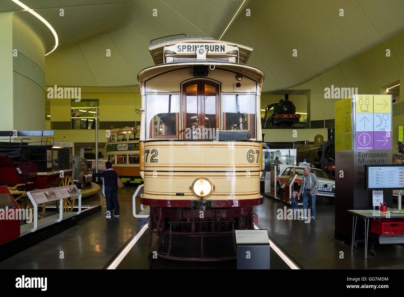Il vecchio tram di Glasgow sul display al Riverside Transport Museum di Glasgow, Scotland, Regno Unito Foto Stock