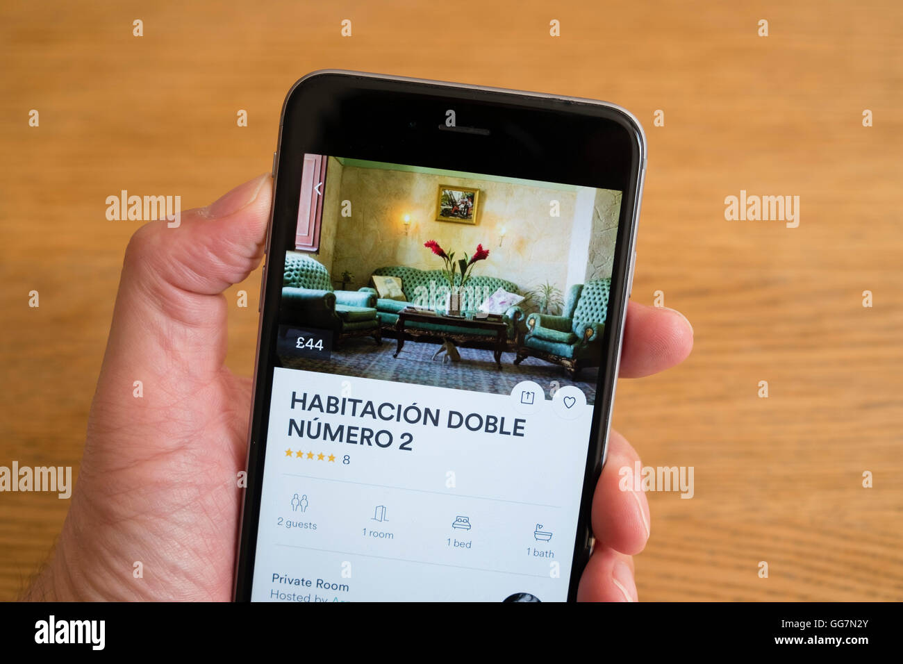 Airbnb app mostra casa in affitto in Havana Cuba Foto Stock