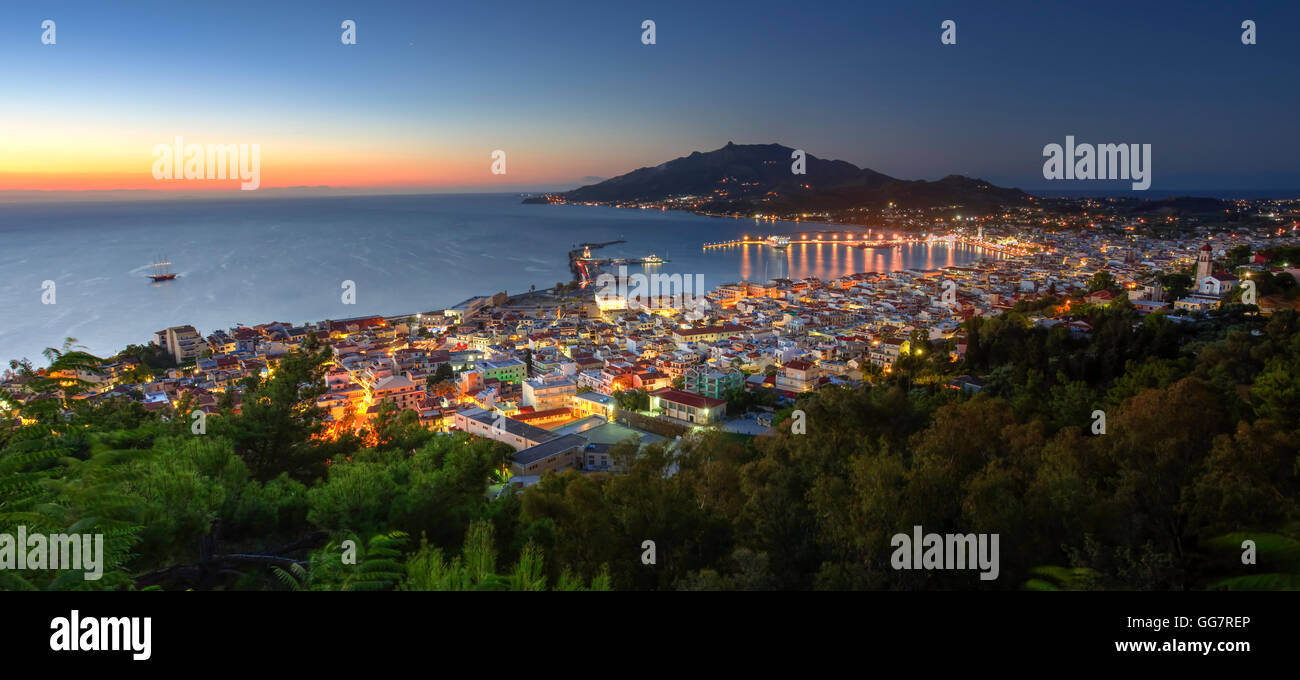 Incredibile sunrise sulla parte superiore di una collina a Zante / Grecia Foto Stock