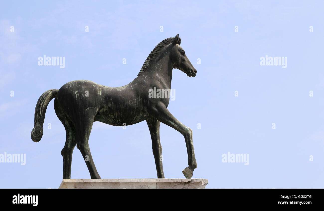 Statua del piccolo cavallo simbolo della cittadina chiamata CAVALLINO vicino a Venezia in Italia Foto Stock