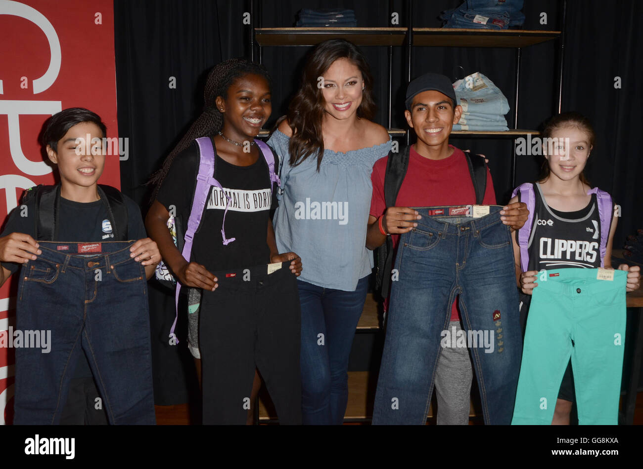 Los Angeles, California, USA. Il 3 agosto, 2016. Vanessa Lachey unisce JCPenney durante il suo ritorno a scuola eventi comunitari all'Hollywood YMC a Los Angeles, la California il 3 agosto 2016. Credito: MediaPunch Inc/Alamy Live News Foto Stock