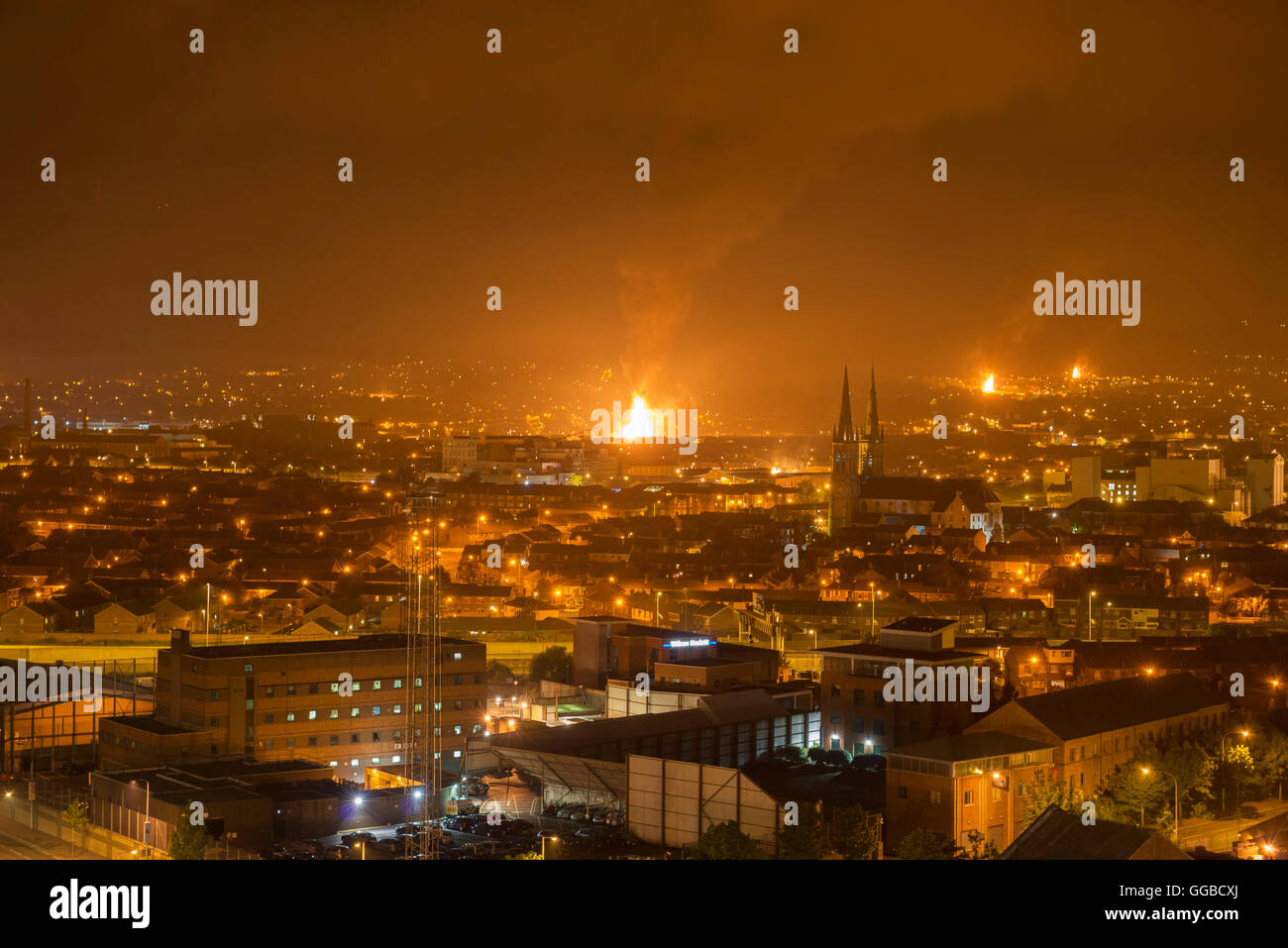 Falò e la città di Belfast Foto Stock