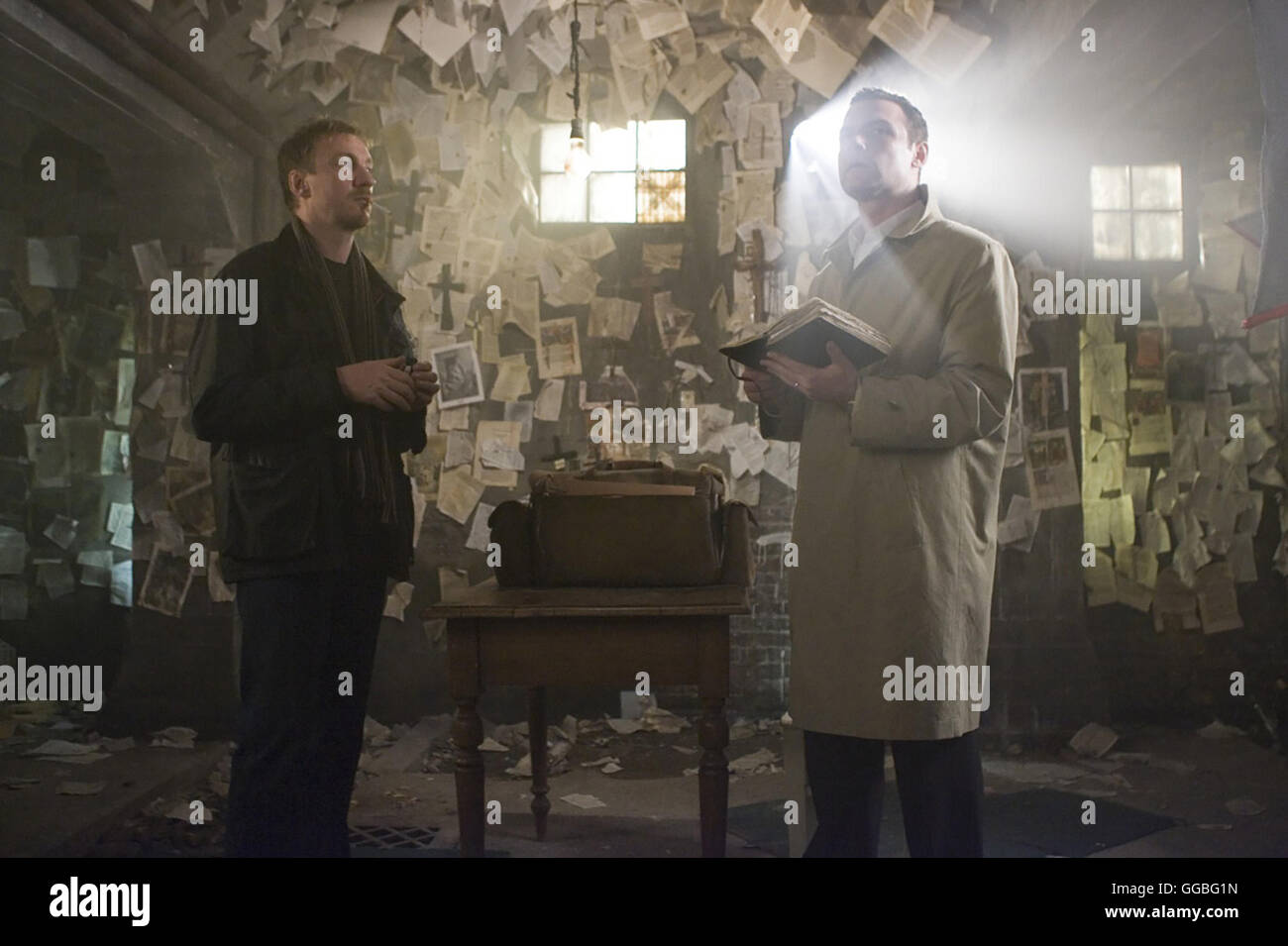 DAS OMEN / Il presagio USA 2006 / John Moore Keith Jennings (DAVID THEWLIS), Robert Thorn (Liev Schreiber) Regie: John Moore aka. Il presagio Foto Stock