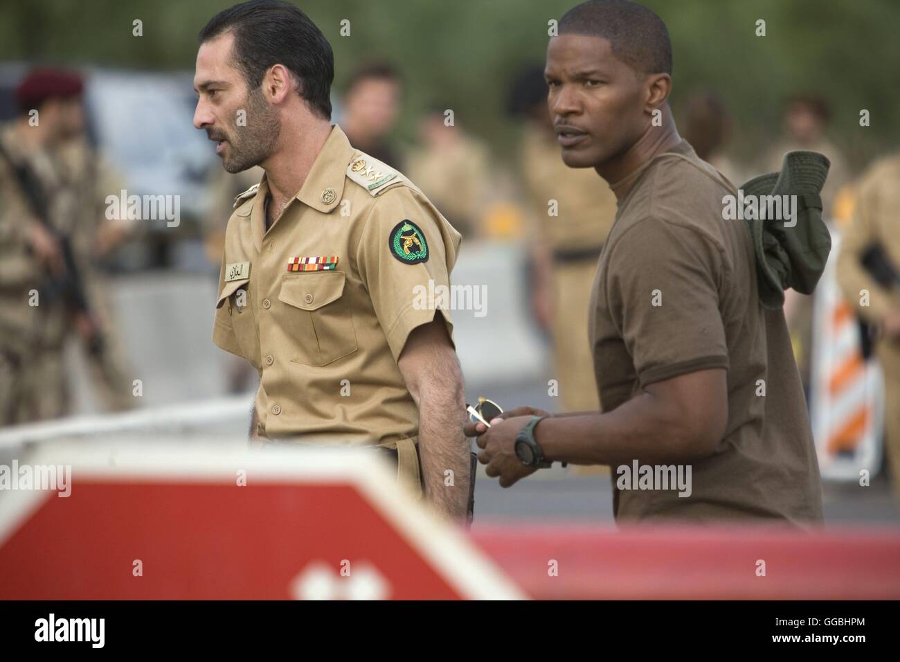 Funzionamento: Unito / ASHRAF BARHOUM e Jamie Foxx sono capitano Al-Ghazi e Ron Fleury nel Regno. Regie: Peter Berg aka. Il regno Foto Stock