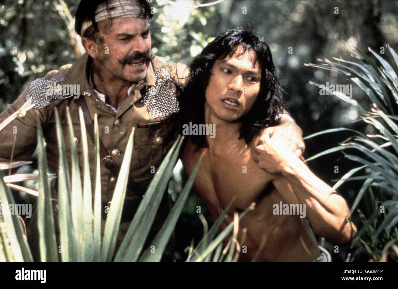 DAS DSCHUNGELBUCH / Jungle Book USA 1994 / Stephen Sommers Der von Wölfen aufgezogene Mowgli (JASON SCOTT LEE) ist erwachsen geworden. Eines Tages trifft er Kitty wieder, die er schon als tipo kennen gelernt hat. Mit ihrer Hilfe lernt er Die Sprache der Menschen und kehrt in die Zivisilation zurück. Der englische Offizier Boone si Mit Hilfe Mowglis un einen Schatz kommen, der in einer versunkenen Dschungelstadt liegen soll ... Foto: Col. Brydon (Sam Neill) Regie: Stephen Sommers aka. Il Libro della Giungla Foto Stock