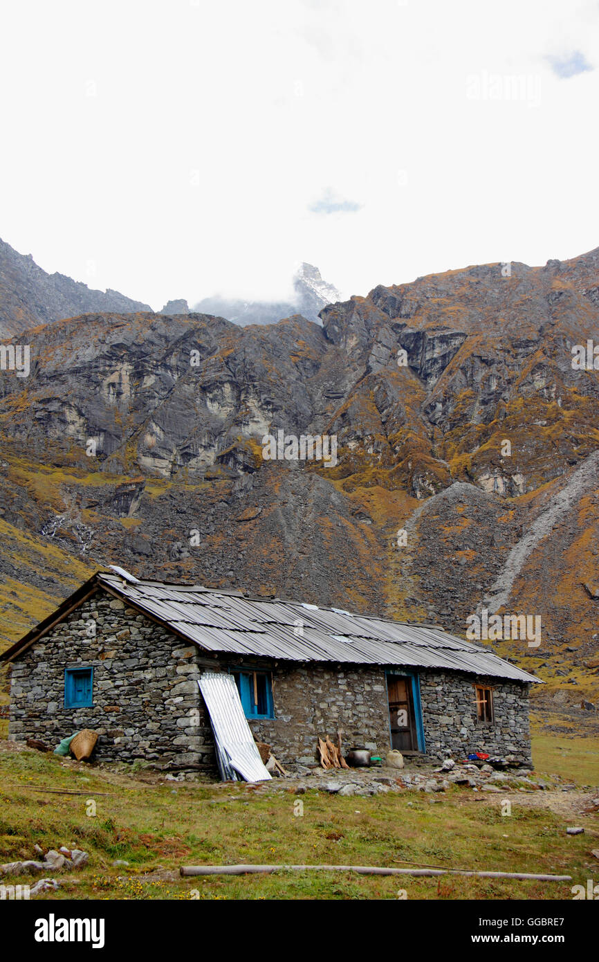 Vista di una montagna di base villaggio sherpa hut Foto Stock