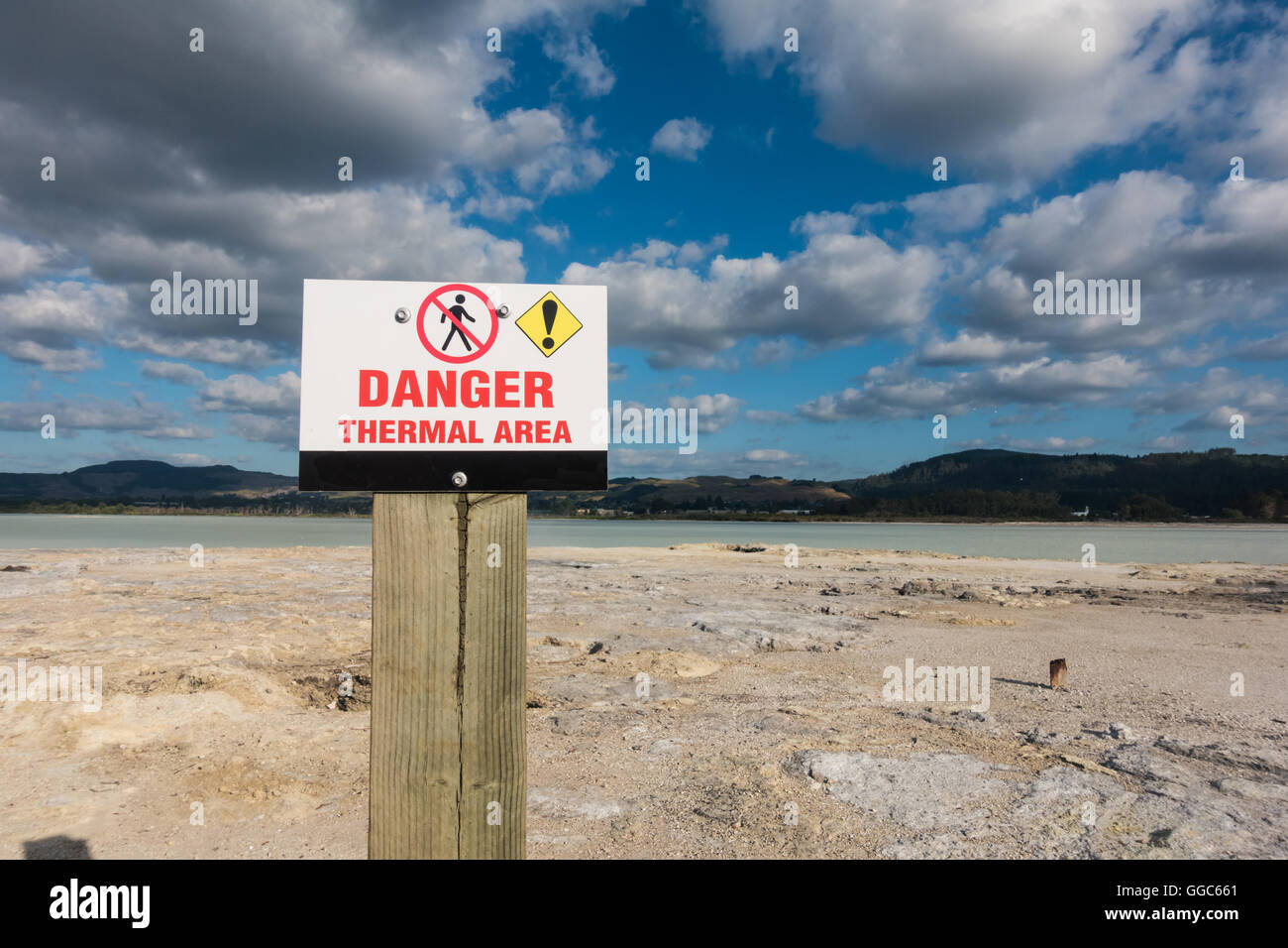 Area termale pericolo scudo in Nuova Zelanda Lago Rotorua Foto Stock